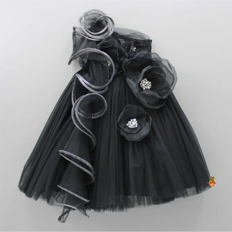 Women's Activewear Outfit Fashion Forward Femininity Pearly Adorable Flowers Adorned Black Ruffle Gown Women's Activewear Outfit Fashion Forward Femininity Pearly Adorable Flowers Adorned Black Ruffle Gown