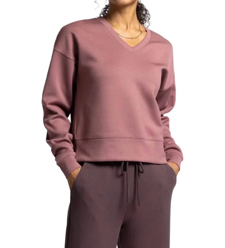 Women's Elegant Outfit Vintage-Modern Style Offers Martina V-Neck Pullover Sweater In Rose Brown Women's Elegant Outfit Vintage-Modern Style Offers Martina V-Neck Pullover Sweater In Rose Brown