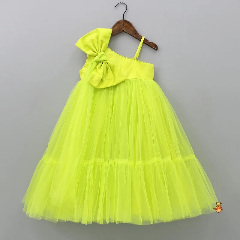 Women's Stylish Casual Garments Glamorous Fashion Offers Bow Adorned Green One Shoulder Gown Women's Stylish Casual Garments Glamorous Fashion Offers Bow Adorned Green One Shoulder Gown