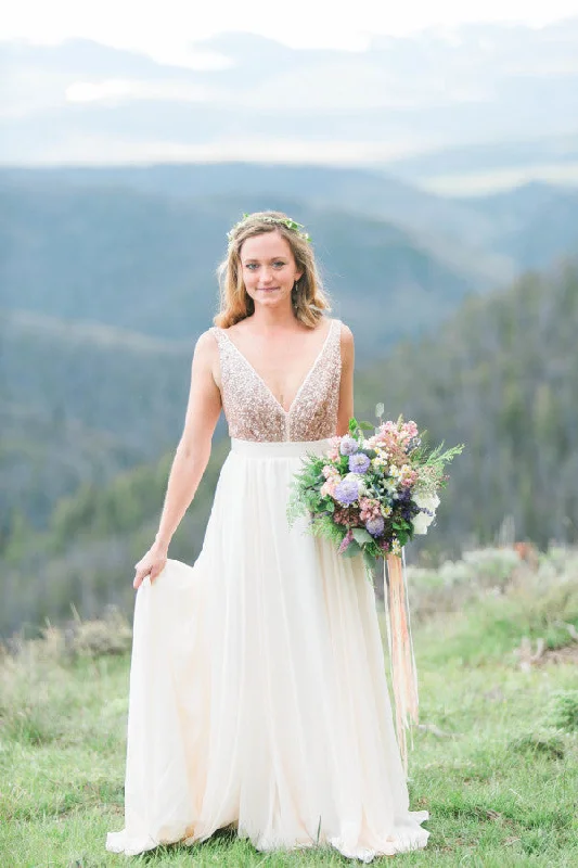 Women's Vintage Garments New Styles Just In Sexy V-neckline Open Back Sequins Wedding Dress Women's Vintage Garments New Styles Just In Sexy V-neckline Open Back Sequins Wedding Dress