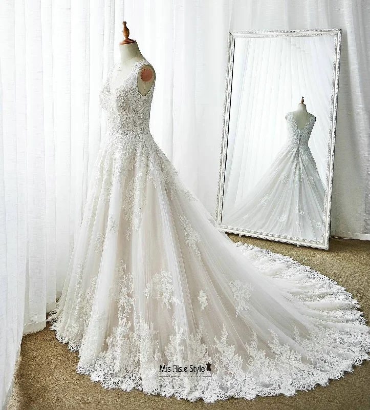 Casual Garments For Women Flash Sale Fever Elegant Ball Gown V-neckline Lace Wedding Dress Casual Garments For Women Flash Sale Fever Elegant Ball Gown V-neckline Lace Wedding Dress