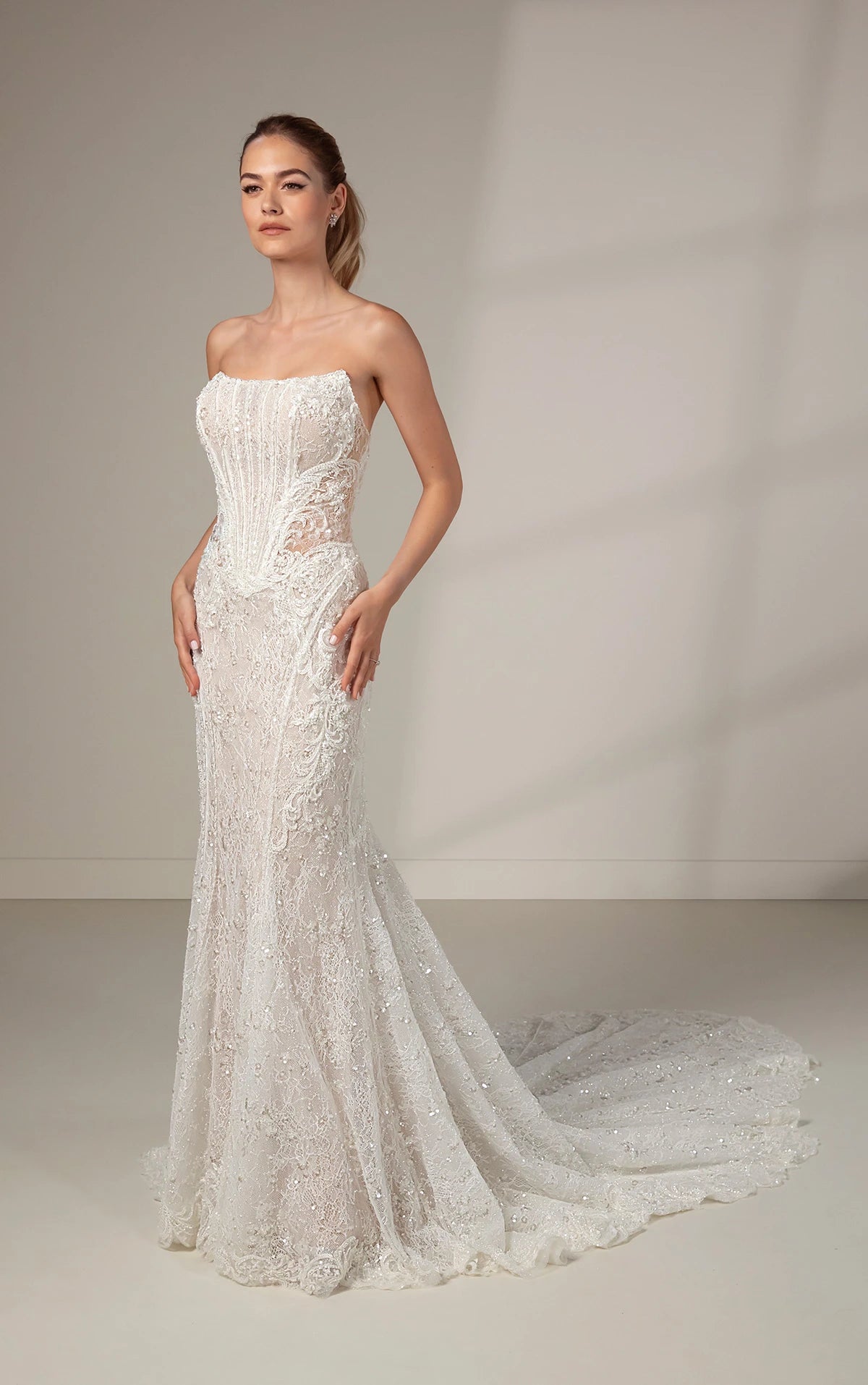 Fashionable Women's Casual Apparel Fashion-Forward Modern Art Deco Sparkling Lace Fit-and-Flare Wedding Dress Fashionable Women's Casual Apparel Fashion-Forward Modern Art Deco Sparkling Lace Fit-and-Flare Wedding Dress