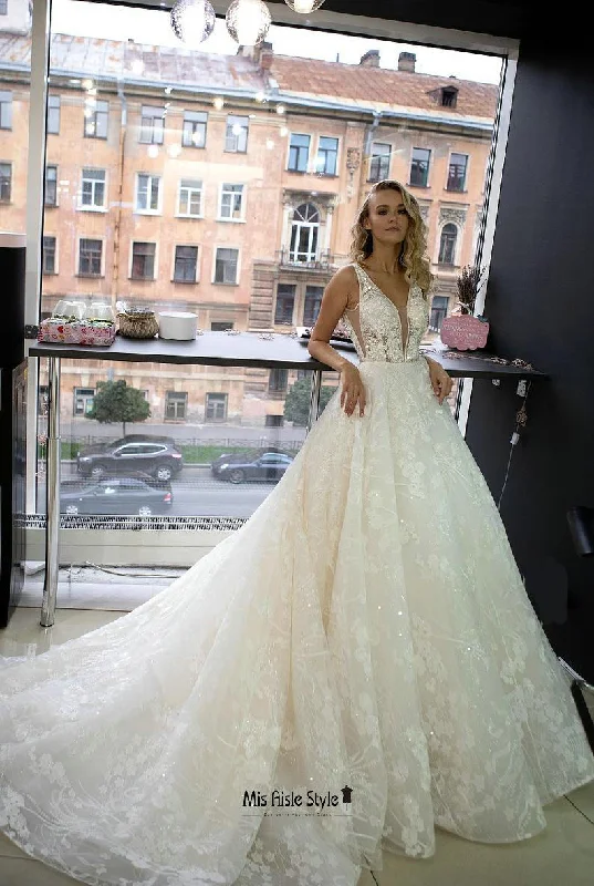 Women's Apparel And Garments Massive Selection Sale Sexy Low Back Sheer Lace Wedding Dress Women's Apparel And Garments Massive Selection Sale Sexy Low Back Sheer Lace Wedding Dress