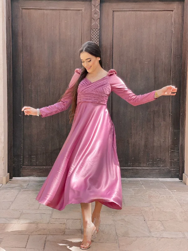 Women's Active Outfit For Fitness Fashionista Favorites Sweetheart Pleated Dress In Mauve Women's Active Outfit For Fitness Fashionista Favorites Sweetheart Pleated Dress In Mauve