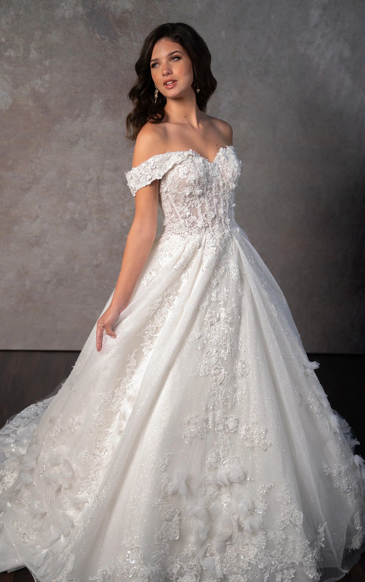 Women's Clothes For Work Trend Alert Romantic Floral Lace Off-the-Shoulder Ballgown Wedding Dress with Sweetheart Neckline Women's Clothes For Work Trend Alert Romantic Floral Lace Off-the-Shoulder Ballgown Wedding Dress with Sweetheart Neckline