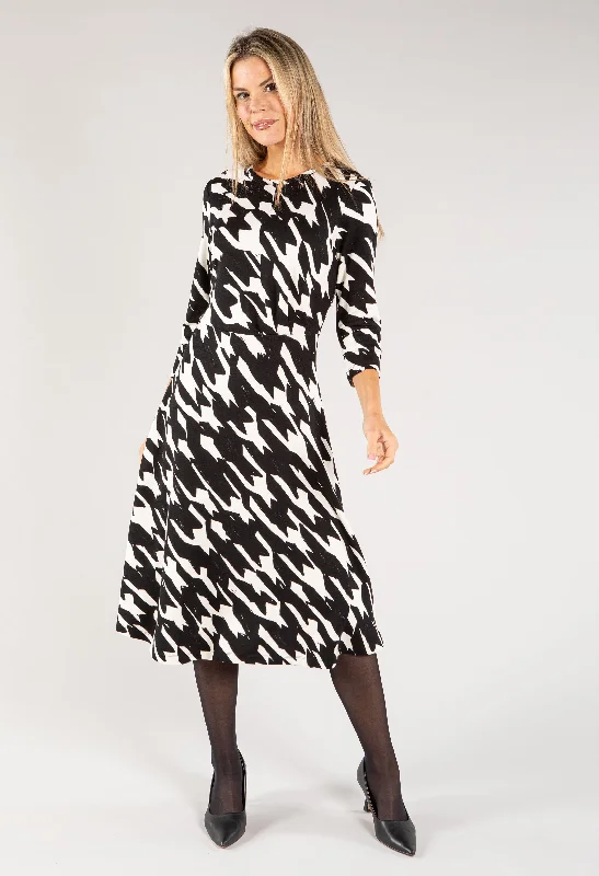 Women's High-Fashion Apparel Chic Style, Always In Vogue Houndstooth Print Midi Dress