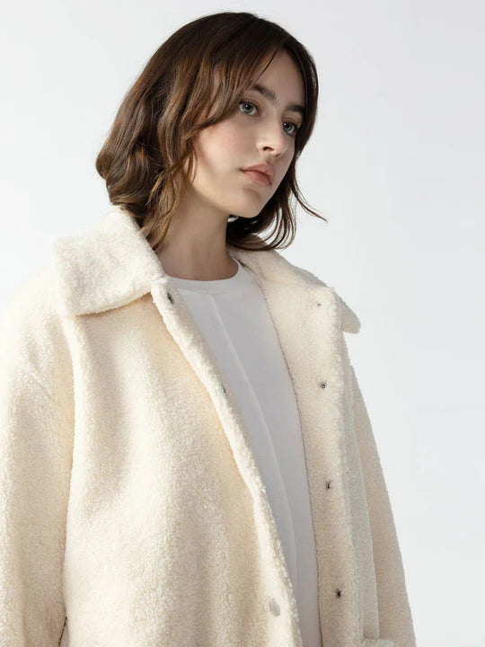 Women's Elegant Evening Outfit Retreat Sherpa Jacket
