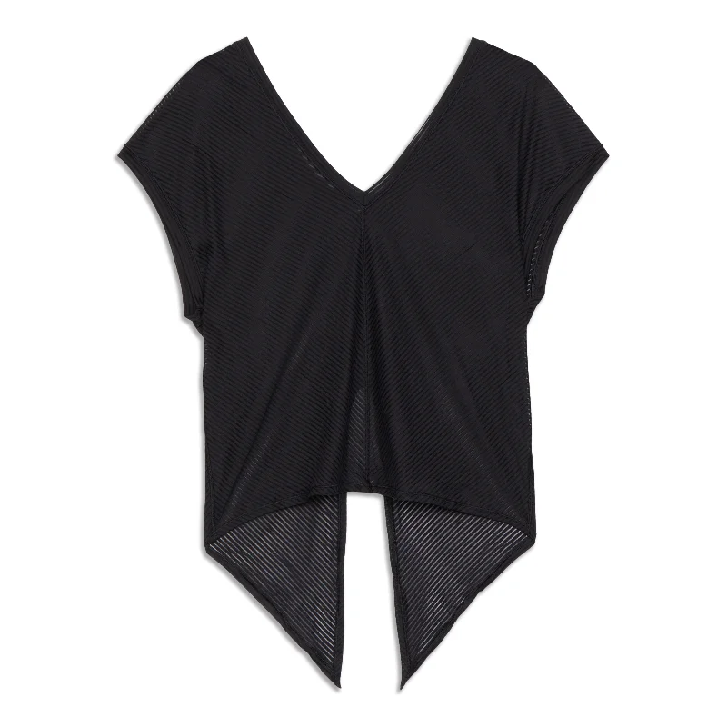 Women's Relaxed Clothes Budget-Friendly Fashion Ahead By Miles Short Sleeve Shirt - Resale Women's Relaxed Clothes Budget-Friendly Fashion Ahead By Miles Short Sleeve Shirt - Resale