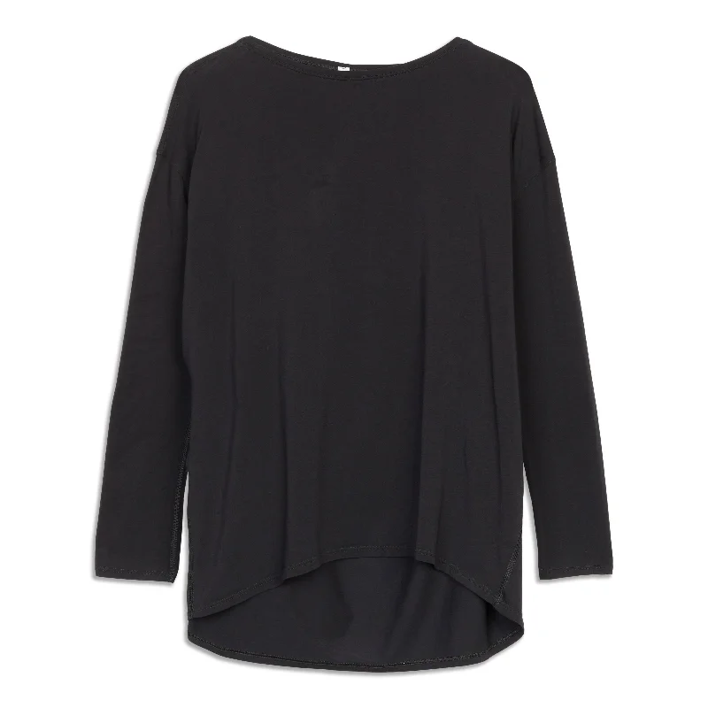 Women's Work Outfit Imeless Style Back In Action V-Neck Shirt - Resale
