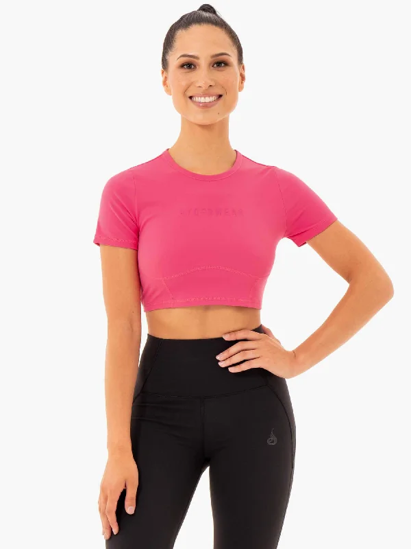 Women's Evening Apparel Dive Into Trendy Styles Sola Fitted T-Shirt - Pink