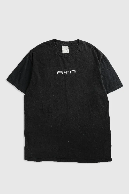 Gender-Neutral Trendy Clothing Styles On-Trend Fashion Offers Vintage Nike Tee